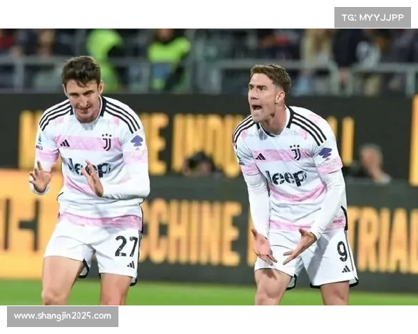 终场哨响，尤文图斯球员坎比亚索从乌龙罪人到进球功臣的戏剧性转变